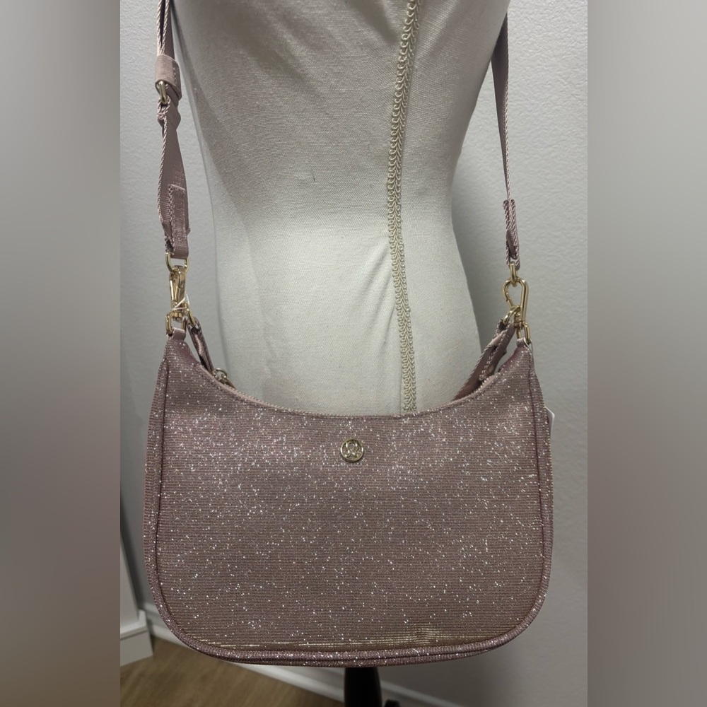 Lululemon City Essentials Small
Shoulder Bag 3L NWT Glitter-Champagne/Muse/Gold